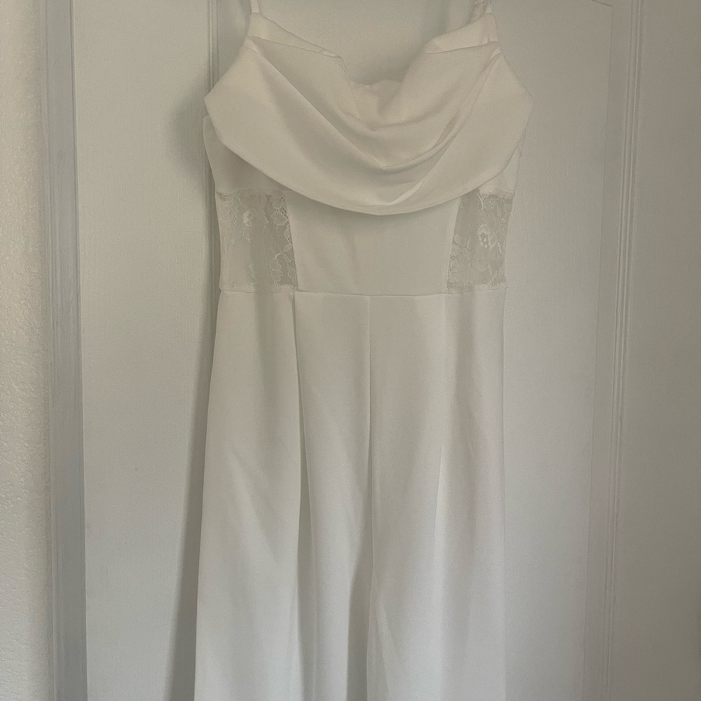 Elegant White Lace-Trimmed jumpsuit